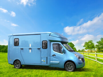 Automotive vizualizace koňských nádstaveb Paraganhorseboxes